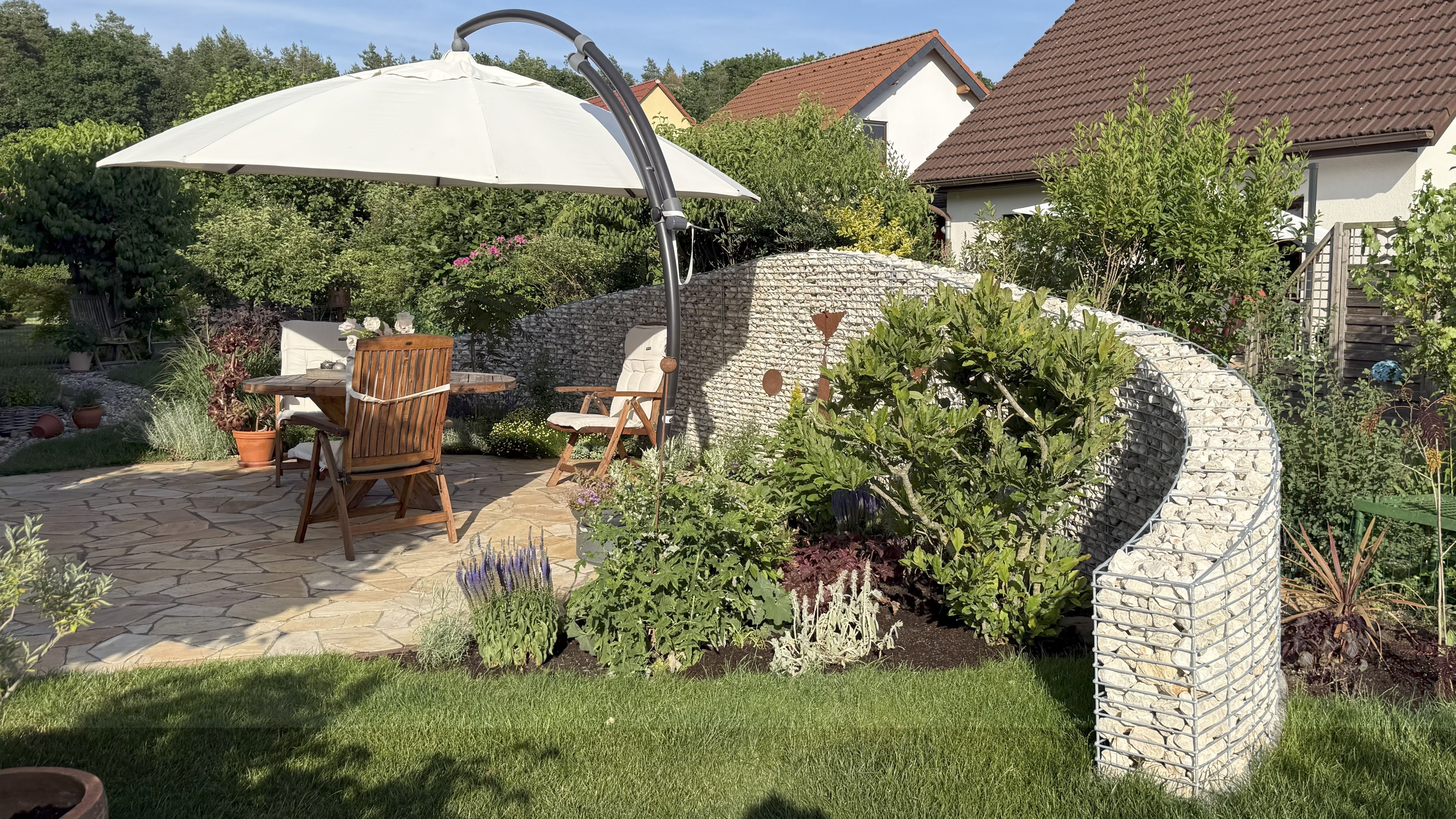 Gebogene Gabionenwand auf Maß